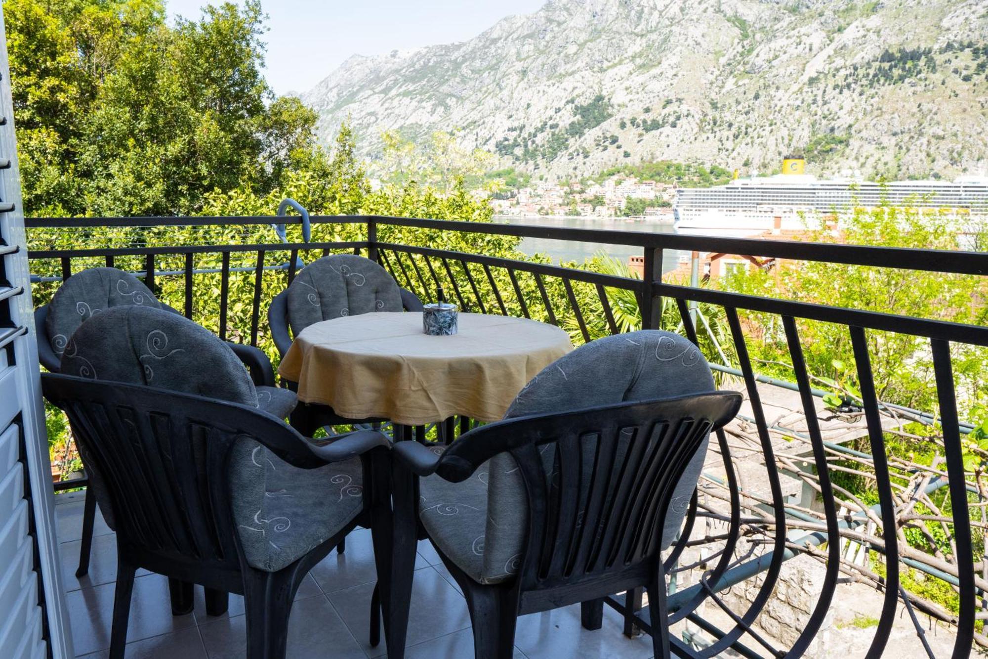 M&B Apartment Kotor Exteriör bild