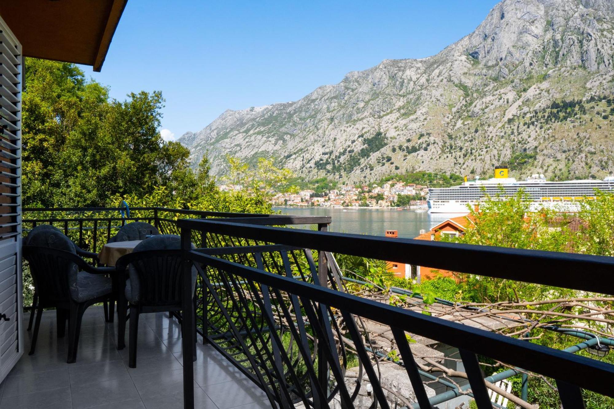 M&B Apartment Kotor Exteriör bild
