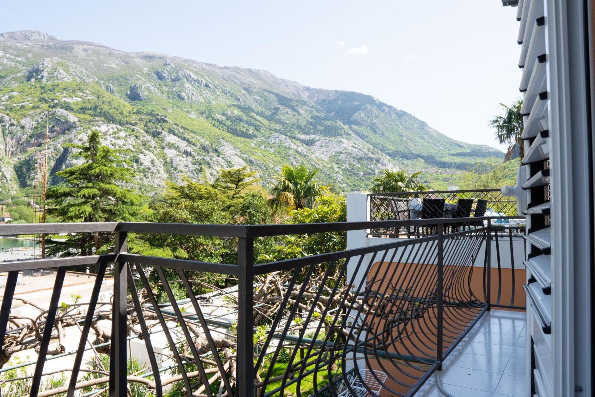 M&B Apartment Kotor Exteriör bild